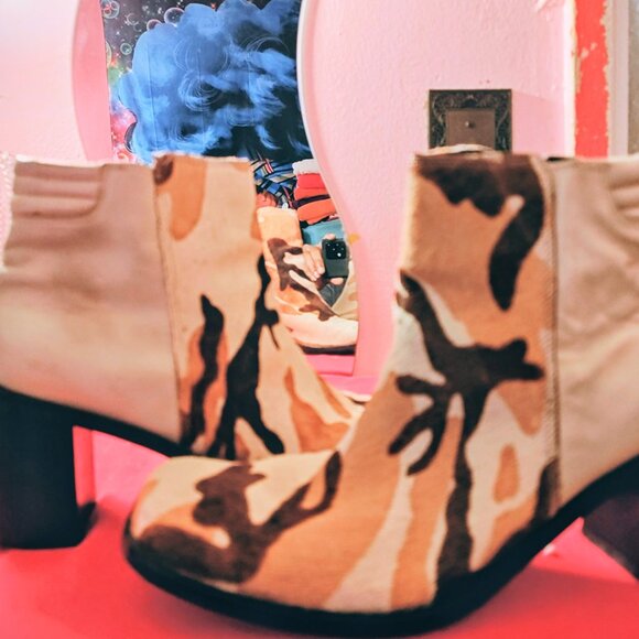 Vintage Pair of Cowhide - Picture 6 of 6